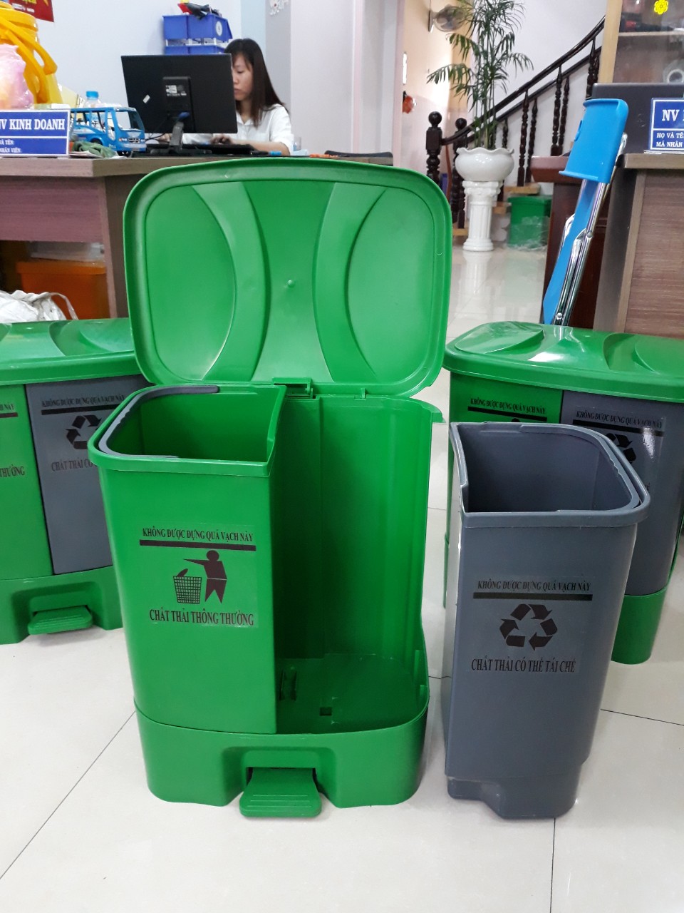 Thùng rác 2 ngăn HDPE, thùng rác đạp chân 2 ngăn