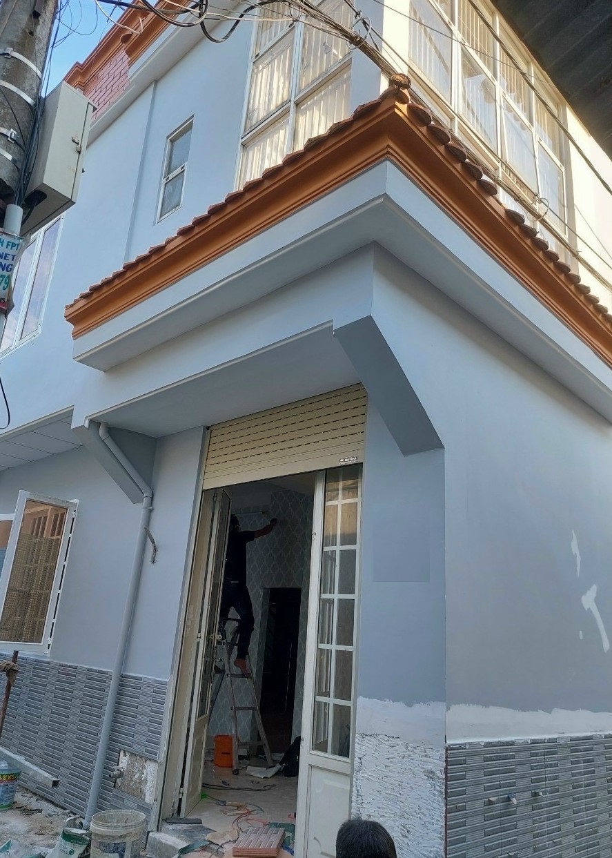 Bán nhà Lạc Long Quân dtsd 54m2, 3 tầng, trung tâm Tân Bình chỉ 2 tỷ 48