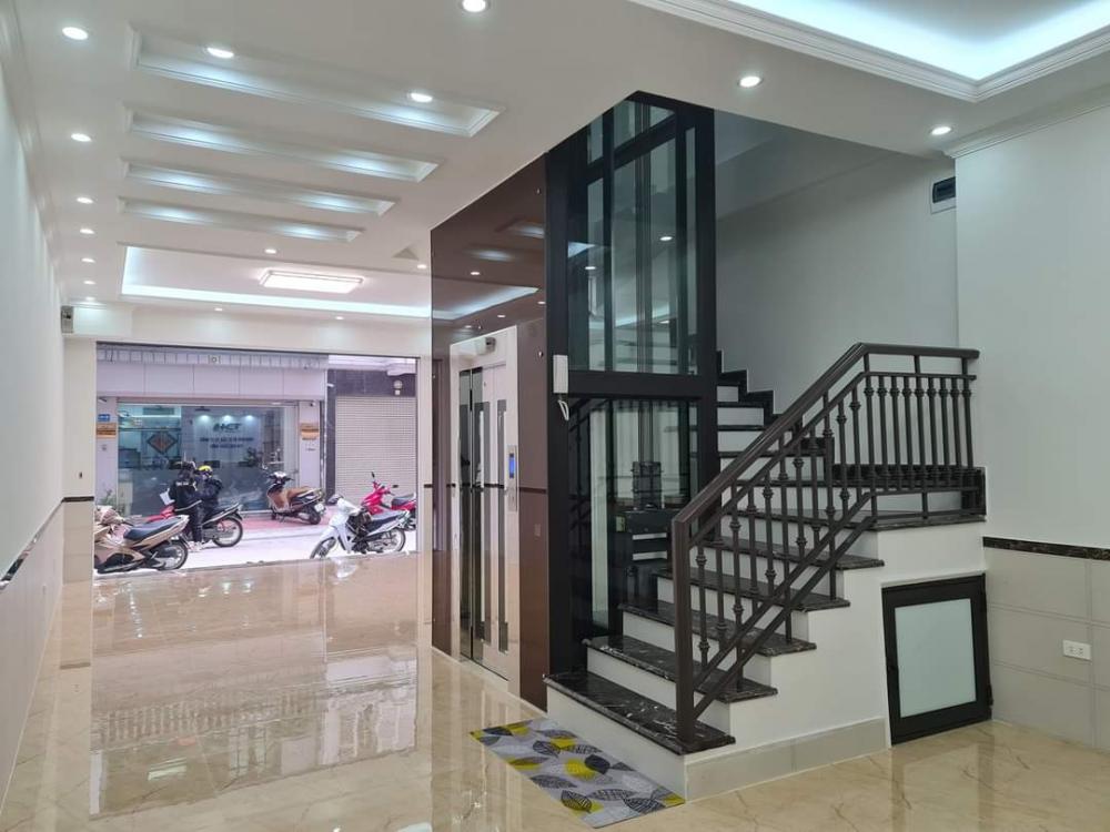 Bán nhà VIP nhất phố Cầu Giấy, ÔTÔ, vỉa hè, Dt 60m2, 6T TM xịn, giá yêu thương.